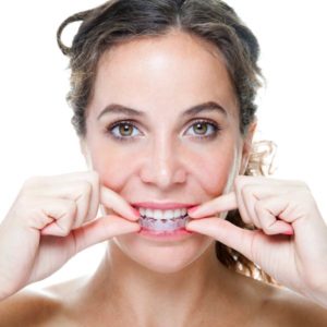 woman using clear retainer